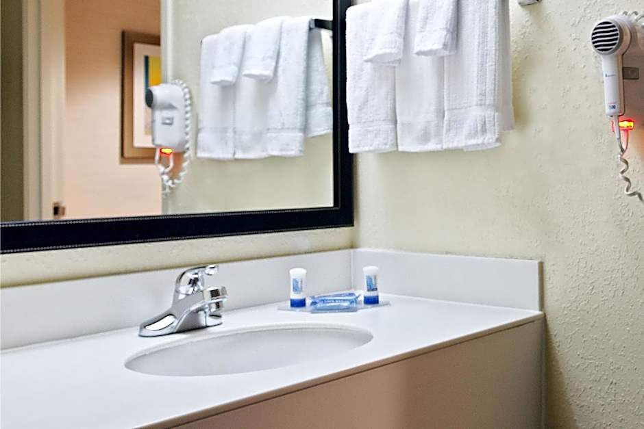 Fairfield Inn & Suites by Marriott Charlotte Arrowood