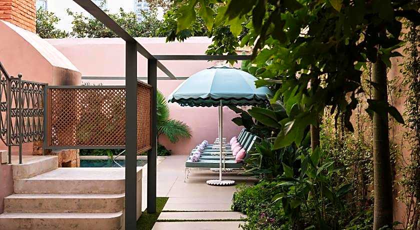 Domus Blanc Boutique Hotel