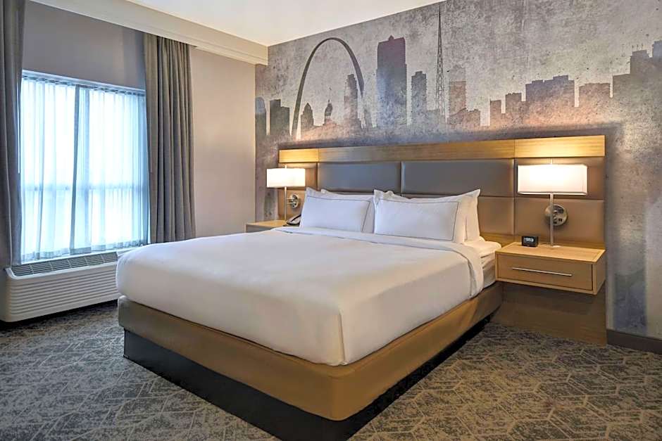 DoubleTree by Hilton St. Louis-Airport