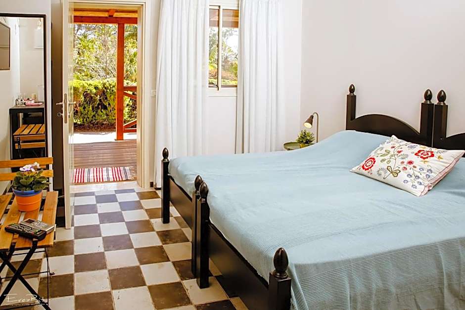 Shaar Hagolan Kibbutz Country Lodging