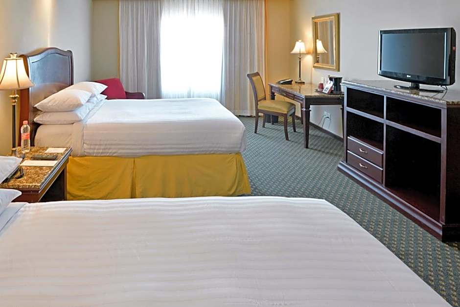 Foto 1 di 4 di Standard 1 King Bed or 2 Double Beds Guestroom