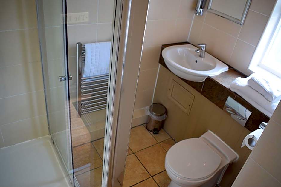 Narrowboat at Weedon