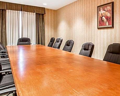 Econo Lodge Inn & Suites Douglasville