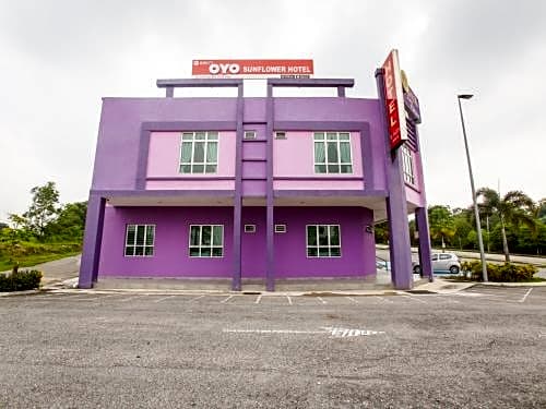 OYO 89677 Sunflower Hotel