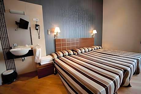 Triple Room with Private Bathroom