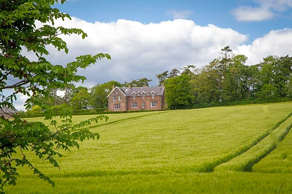 Whitehouse Country House