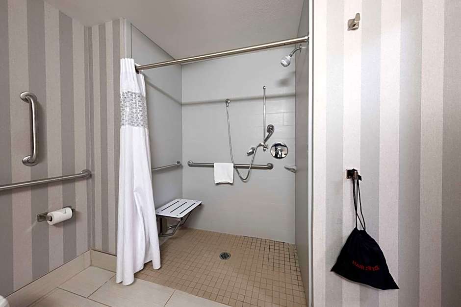 Hampton Inn By Hilton & Suites Dupont