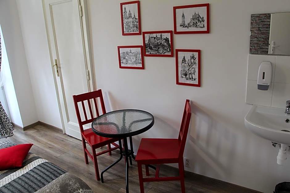 Lorf Hostel&Apartments