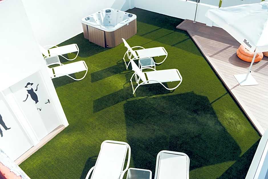 DAOS Suites & Terrace Marbella