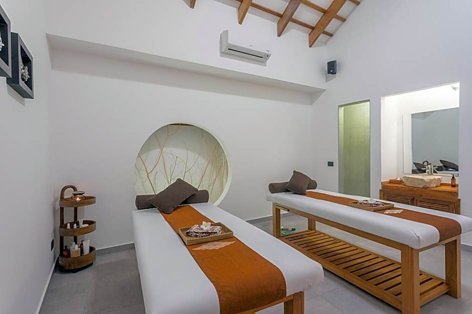 Cinnamon Velifushi Maldives