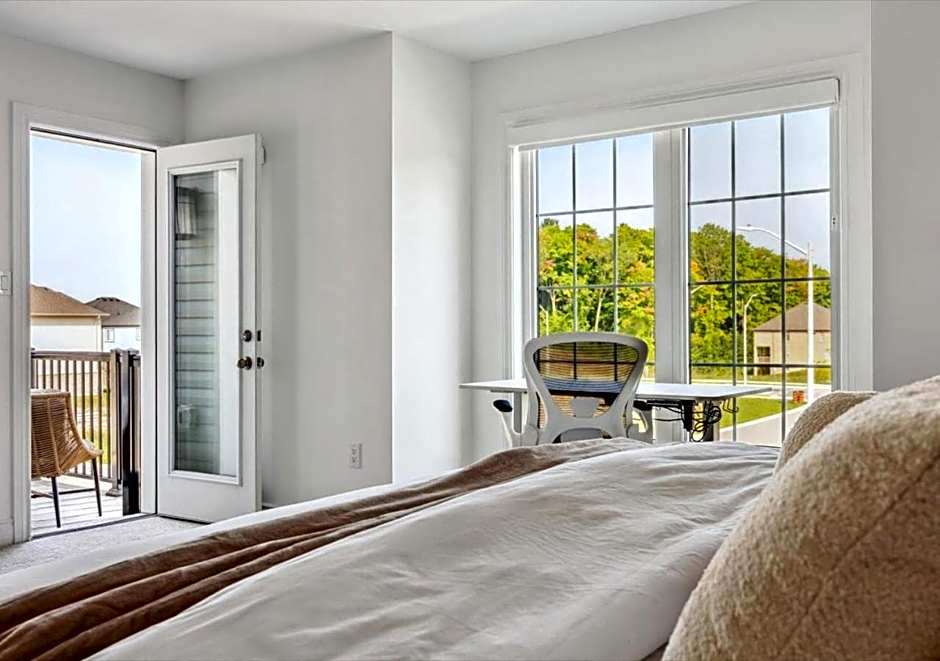 Luxurious and Beautiful, Barrie