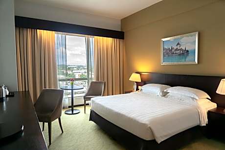 Family Suite - Complimentary Airport Pickup
