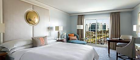 Peloton, Guest room, King