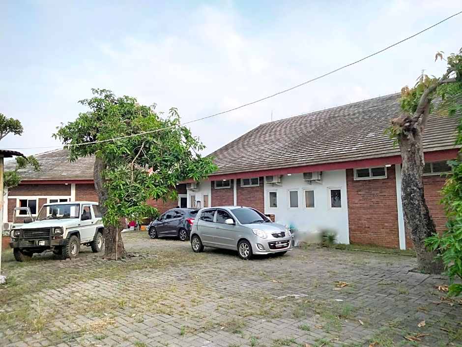 RedDoorz near Exit Tol Krapyak Semarang 3