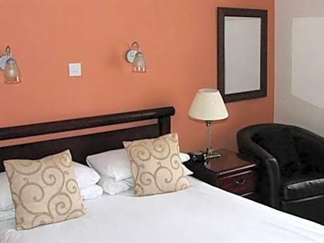 Twin Room with Private Bathroom
