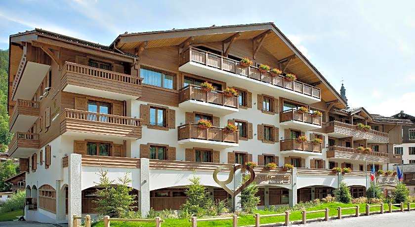 Au Coeur Du Village Hotel