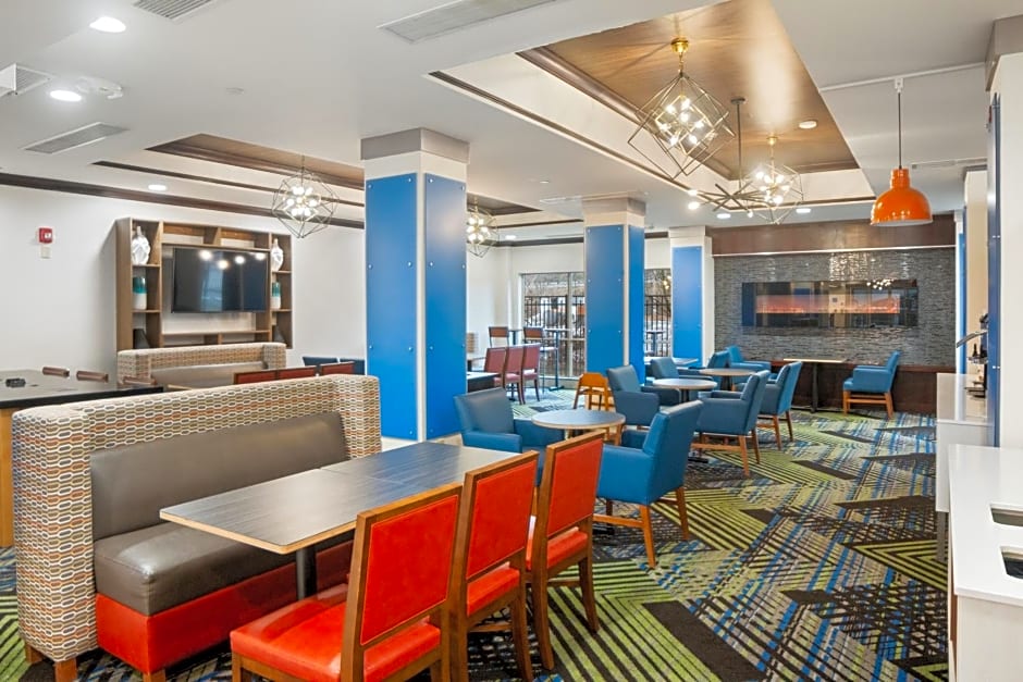 Holiday Inn Express and Suites - Stroudsburg