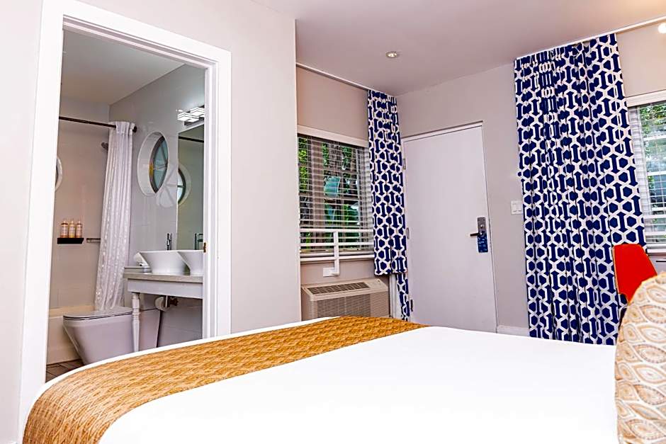 Oceanside Hotel and Suites