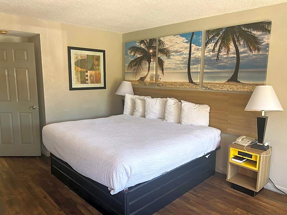 Days Inn by Wyndham St. Petersburg Central