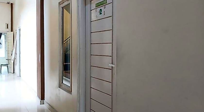 Shabrina Homestay Syariah Terminal Tirtonadi Solo RedPartner