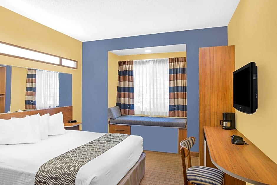 Microtel Inn & Suites By Wyndham Chili/Rochester Airport