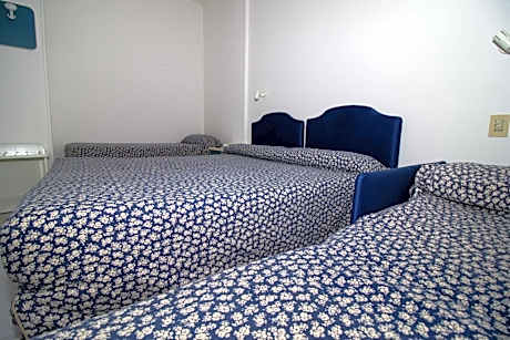 Quadruple Room with Private Bathroom