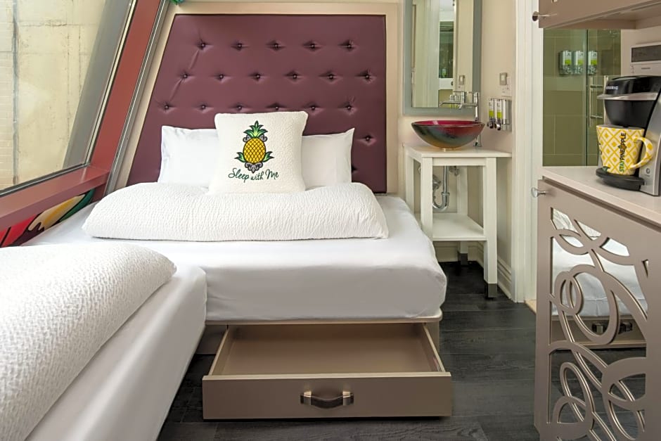 Staypineapple, An Artful Hotel, Midtown