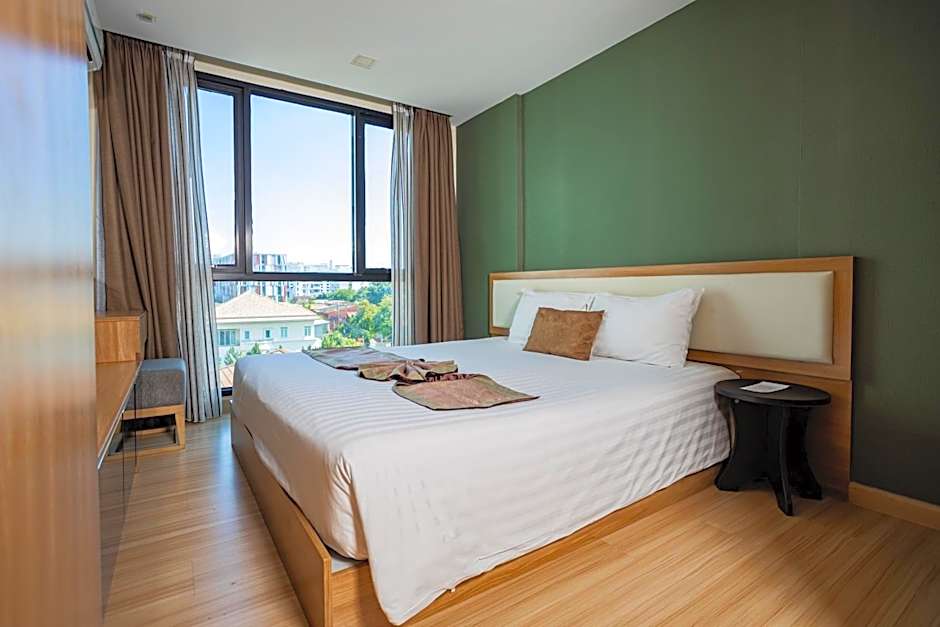 Photo 1 of 6 of Deluxe 1 Bedroom 1 King Bed