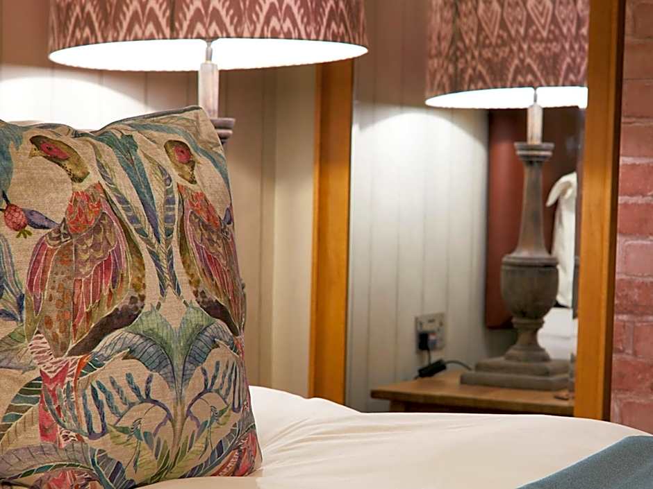 The Plough Inn & Cottages