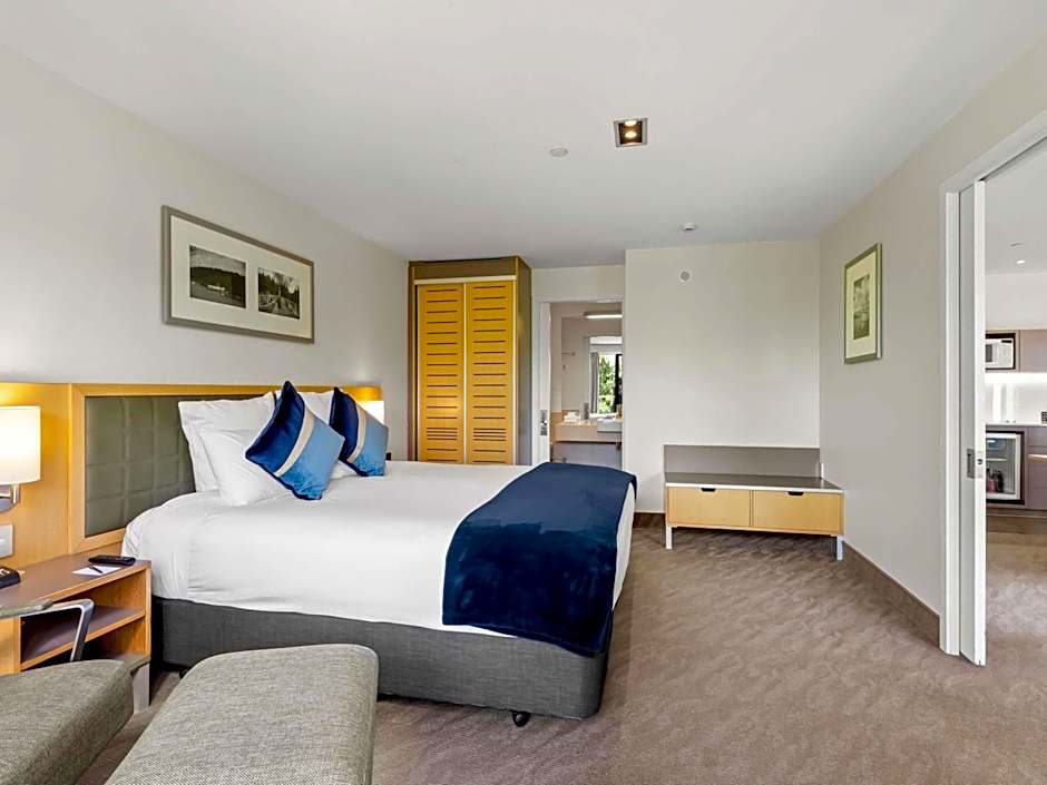 Novotel Queenstown Lakeside