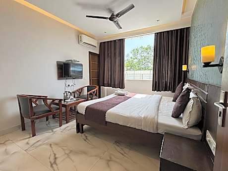 Deluxe City View Room