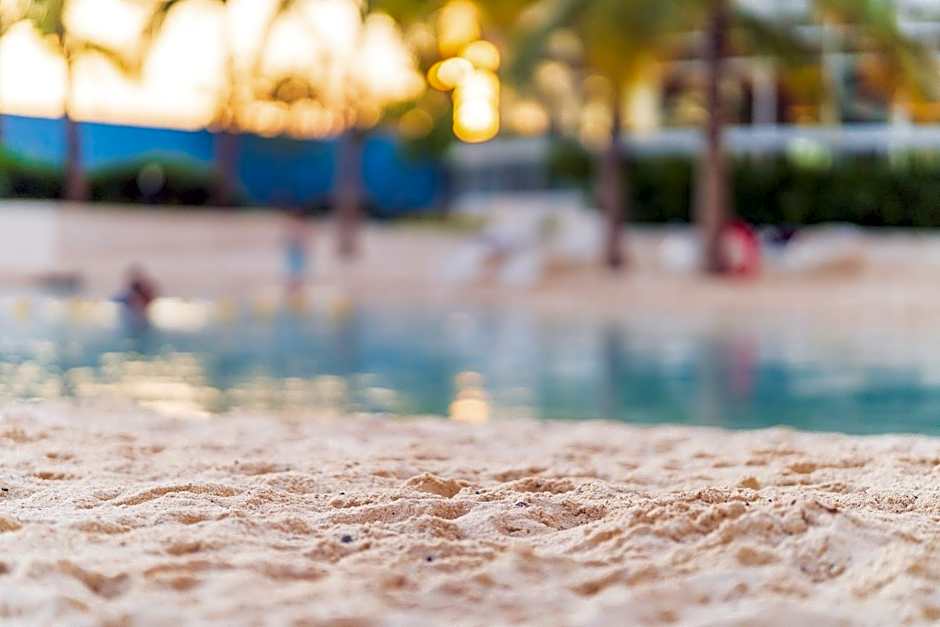 R'Holistay Azure North KING SIZE BED & Wave POOL