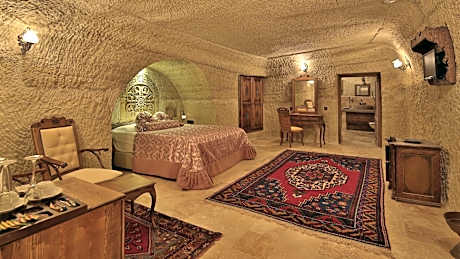 Executive Cave Suite