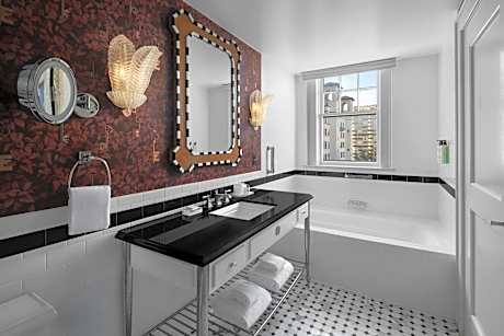 Uptown Corner Suite, Suite, 1 King, Sofa bed