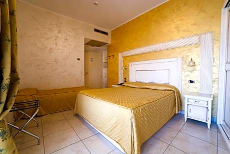Triple Room with Sea View