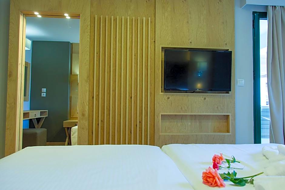 Elmi Beach Hotel & Suites