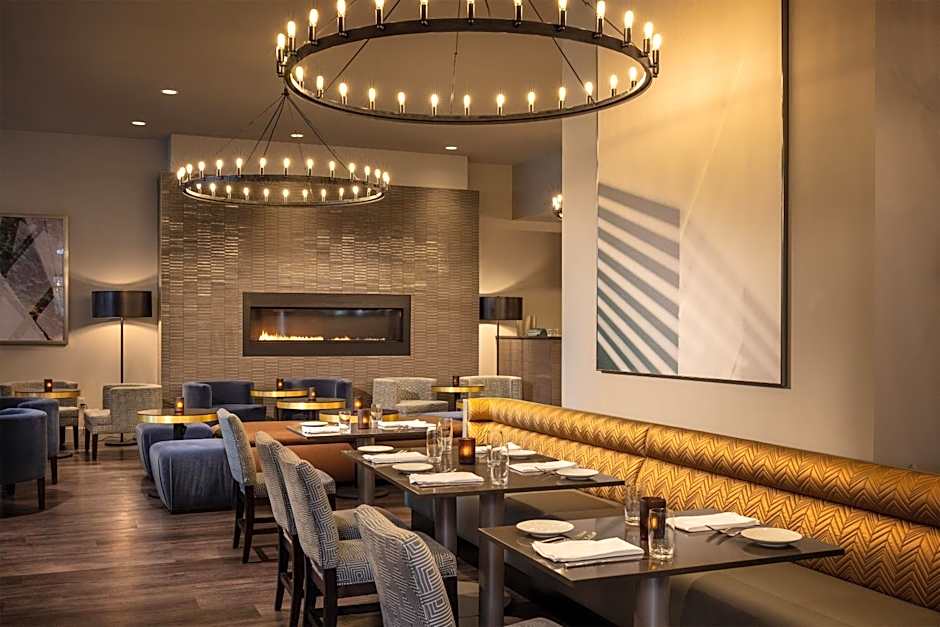 Sheraton Commander Hotel