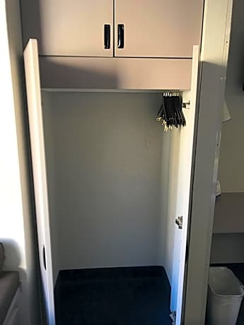 Queen Room - Disability Access - Non-Smoking