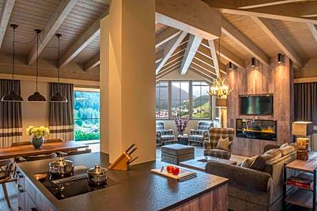 Deluxe Three-Bedroom Penthouse