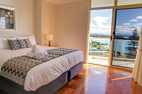 Three-Bedroom Apartment - Water View