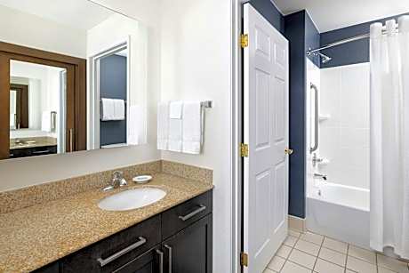 Suite, 1 Bedroom (Hearing Accessible) (1 Queen Bed and 1 Double Sofa Bed)