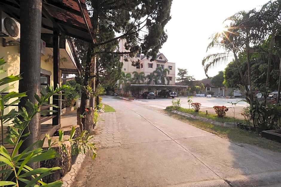 OYO 592 Goldenville Villa