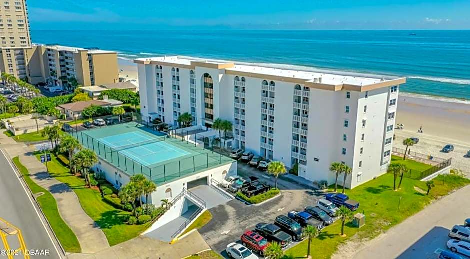 Beach Oasis 704 Lovely Daytona ocean front for 5 sleeps up to 12