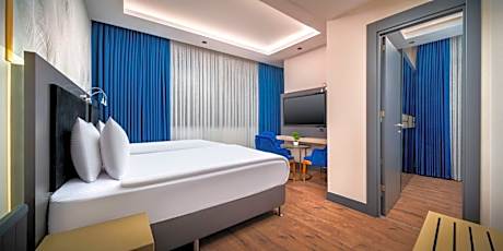 Deluxe Room with One Double and Two Single Beds - Non-Smoking