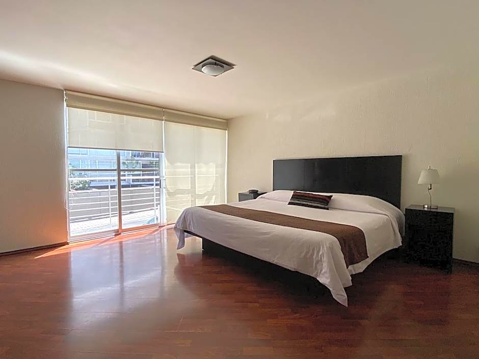 Grupo Kings Suites Chimborazo 567