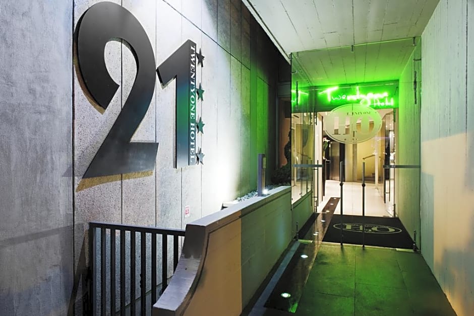 Twenty One Hotel