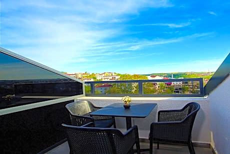 Deluxe Triple Room with Balcony