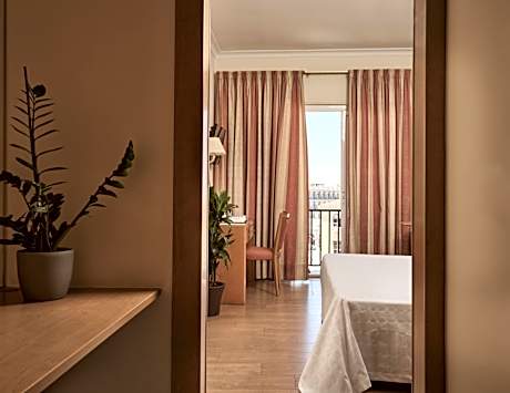 Superior double or  twin with balcony  CityView