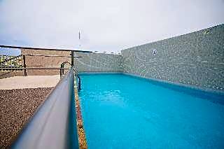 12 Bees Hotel