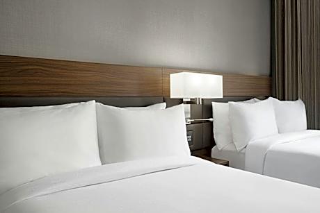 Queen Room with Two Queen Beds and Bathtub - Mobility Access/Hearing Accessible